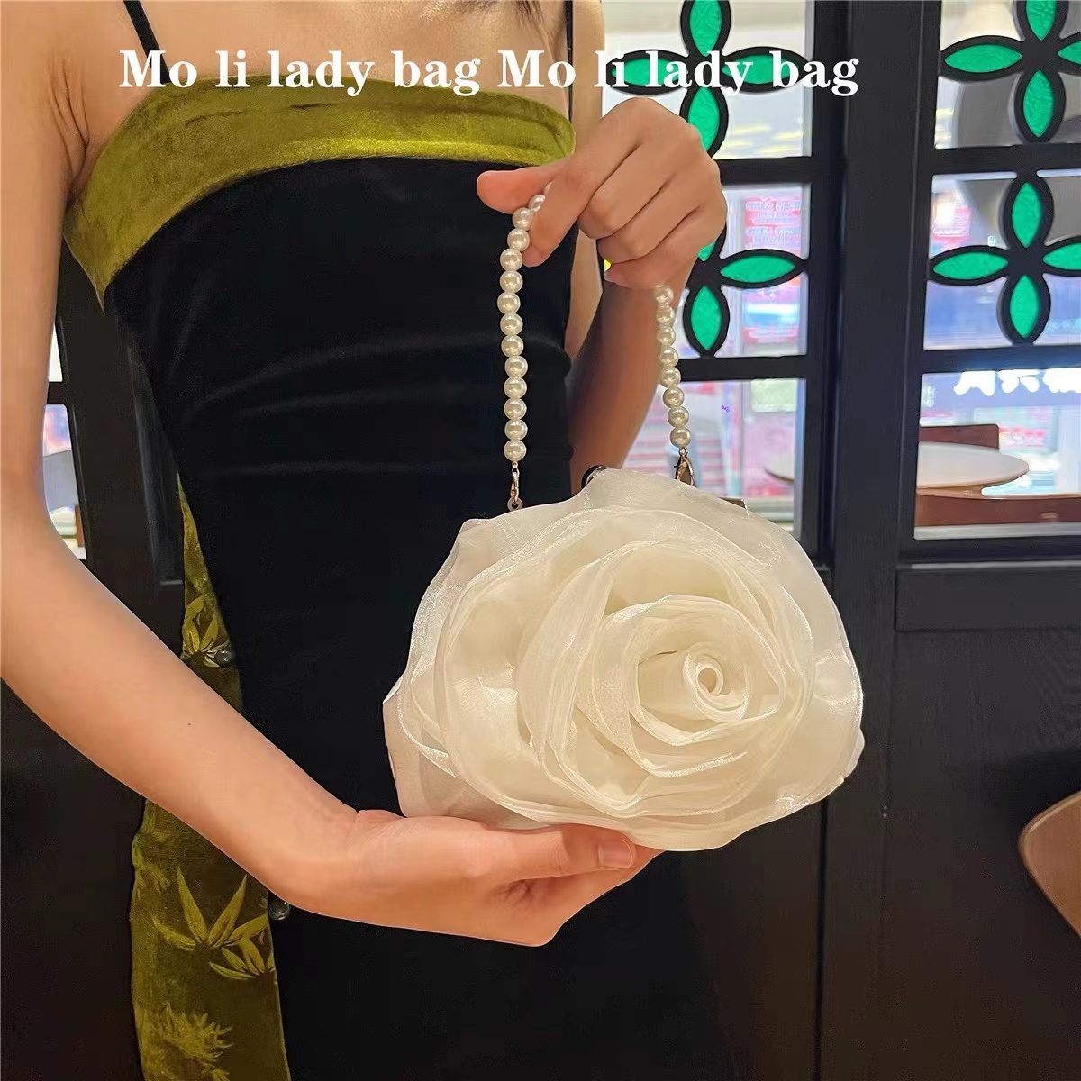 Luxury Designer Satin Floral H - Interior Design Elegant のレビューと価格