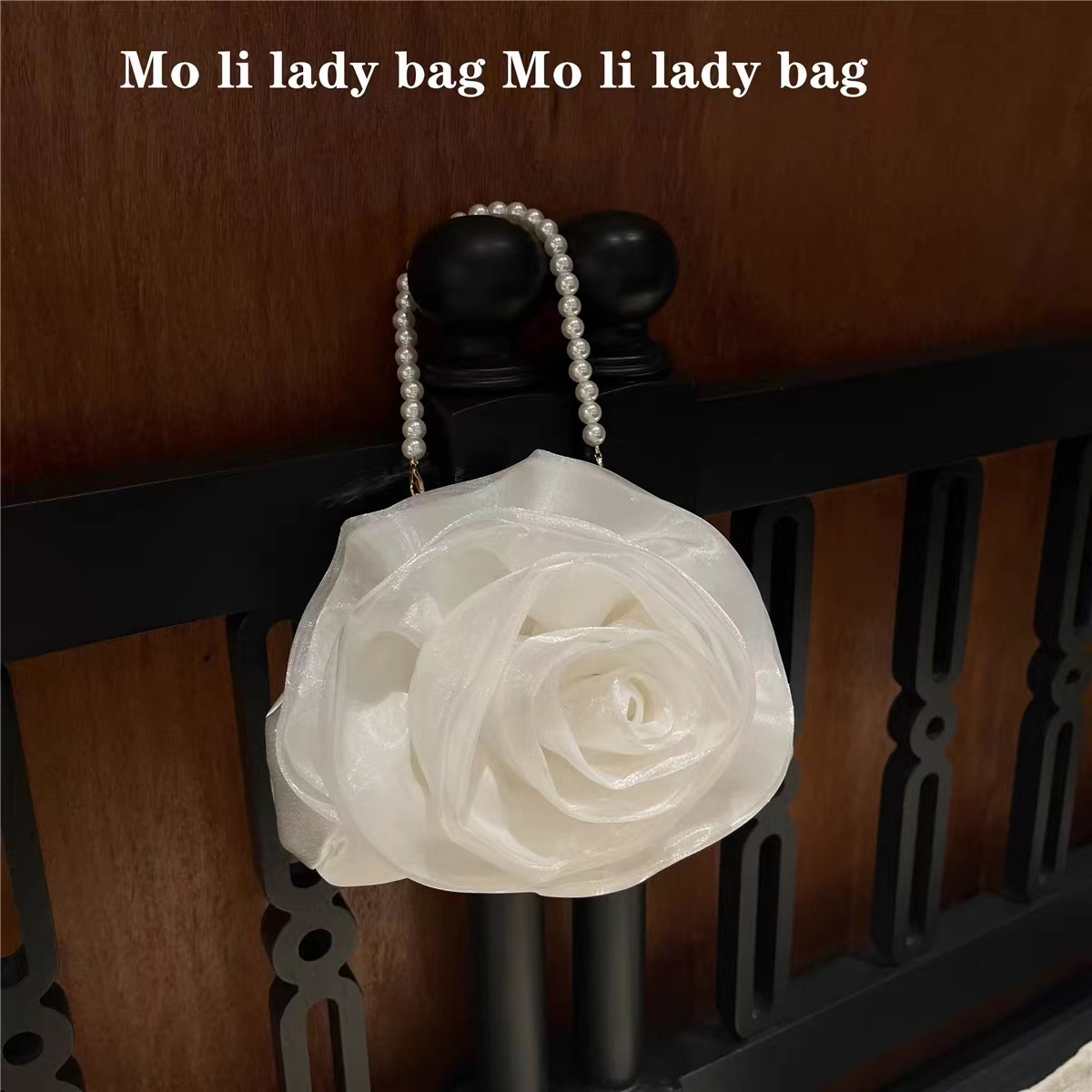 Luxury Designer Satin Floral H - Interior Design Elegant のレビューと価格