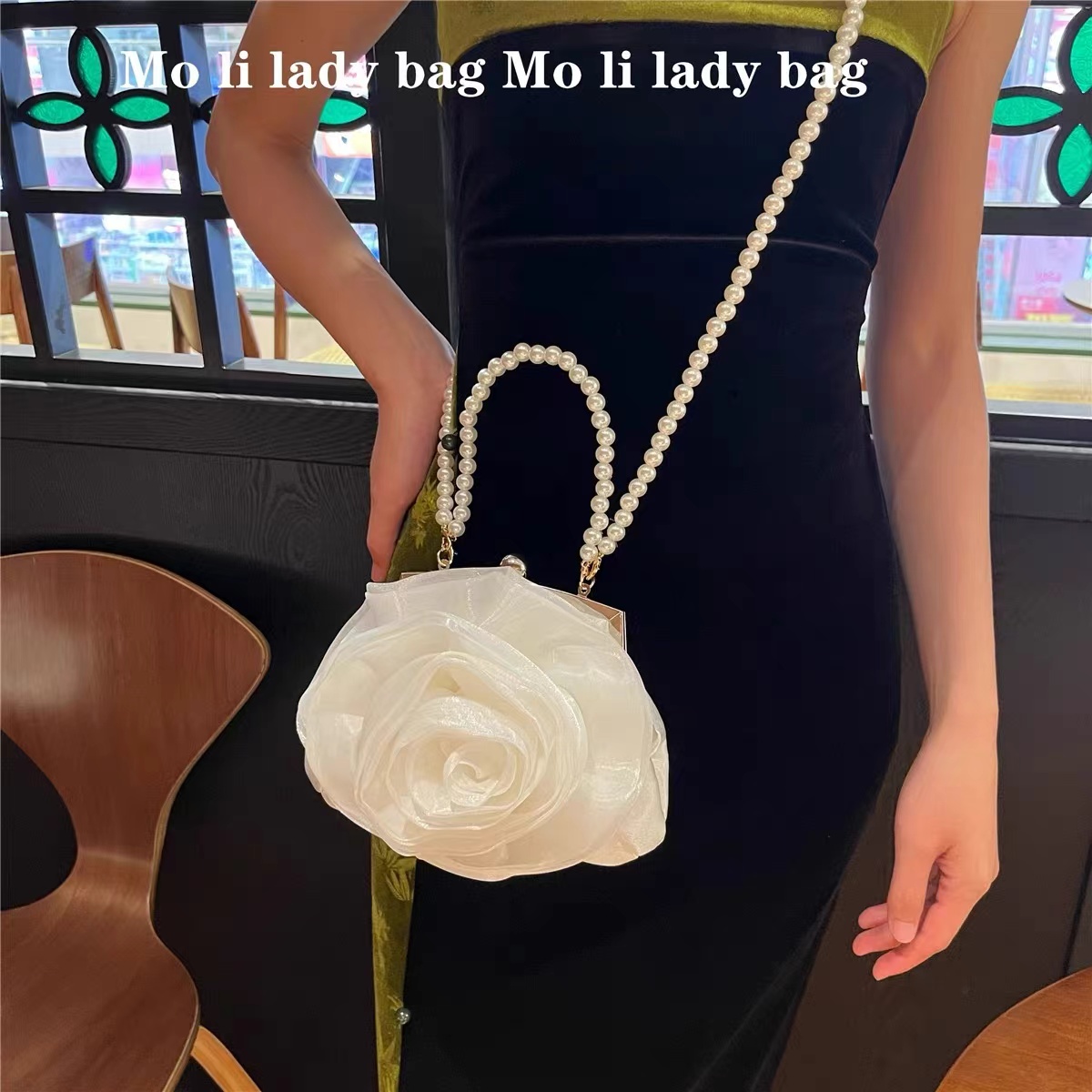 Luxury Designer Satin Floral H - Interior Design Elegant のレビューと価格