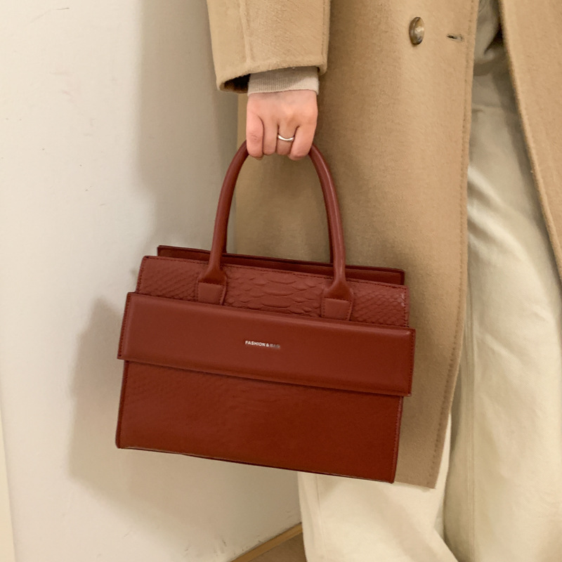 Crocodile Designer female Hand - Interior Design Elegant のレビューと価格