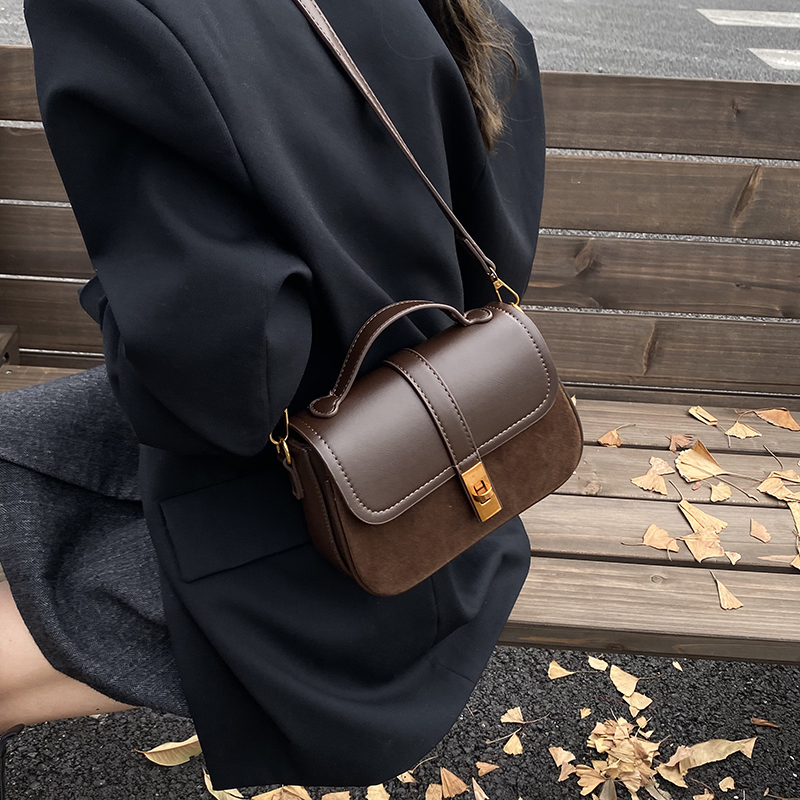 Branded Mini Square Flap Cross - Interior Design Elegant のレビューと価格