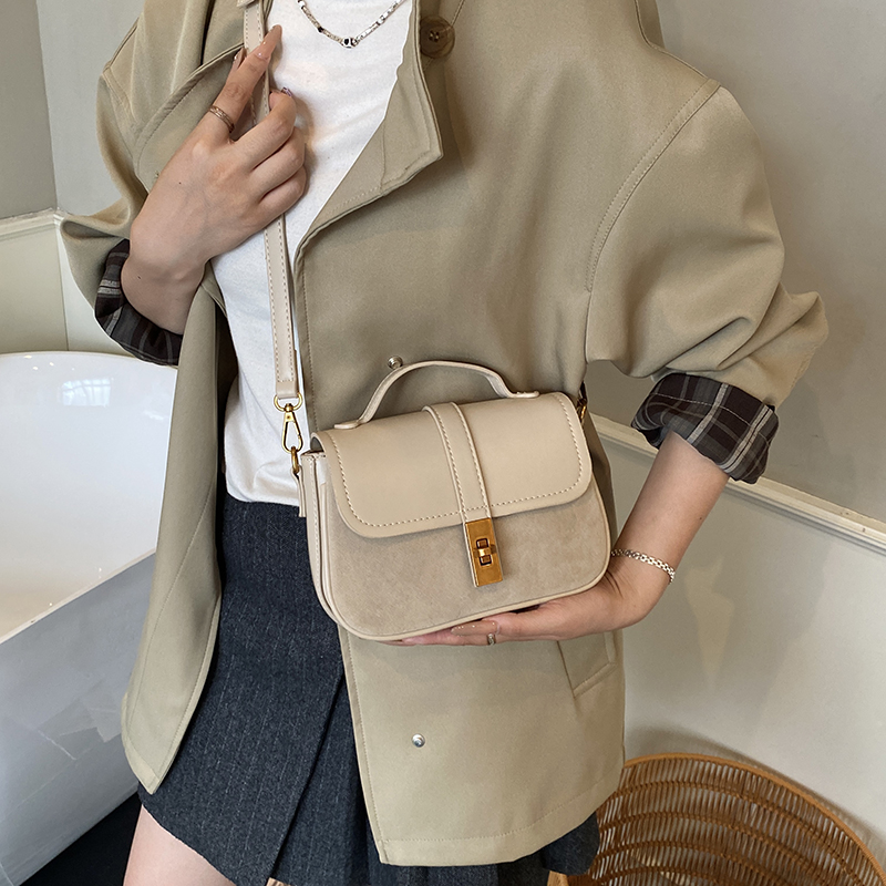 Branded Mini Square Flap Cross - Interior Design Elegant のレビューと価格
