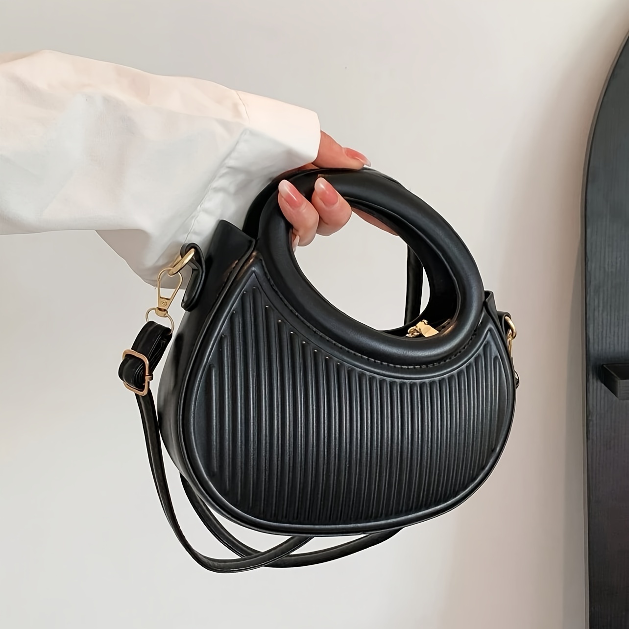 Chic Stripe Design Crossbody B - Interior Design Elegant のレビューと価格