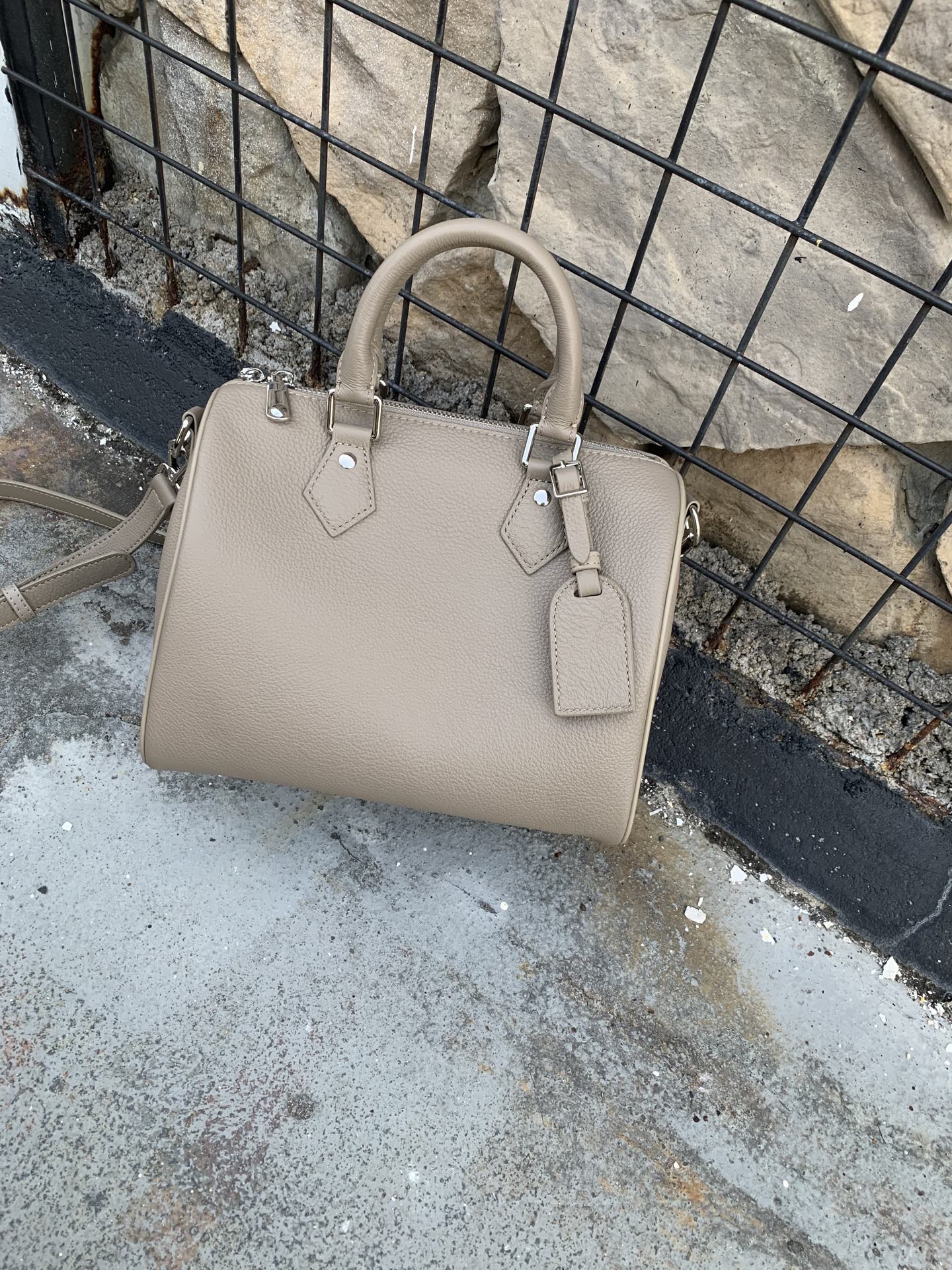 Genuine Grade Leather Women's  - Interior Design Elegant のレビューと価格